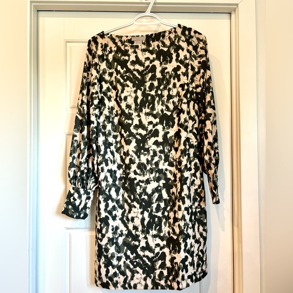 Beautiful satin dress beige and green pattern. Boat collar size Small - Picture 2 of 5